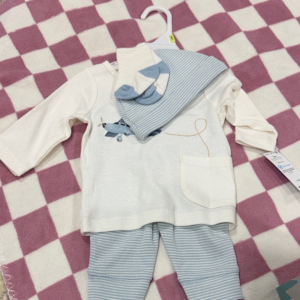 NWT Carters outfit!